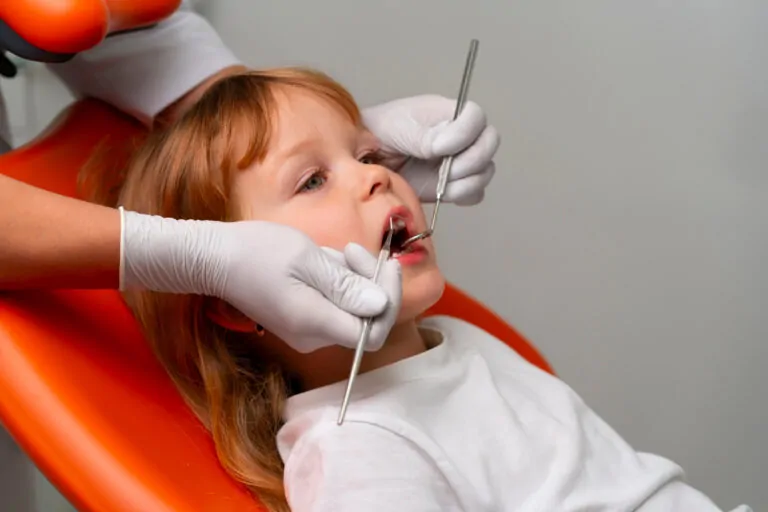 dziecko u dentysty